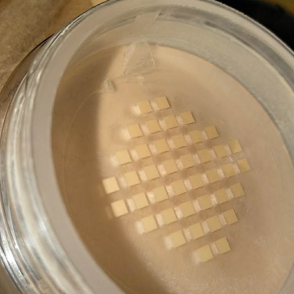 Never Opened 🆕BELLA PIERRE: 🍌 BANANA SETTING POWDER - Picture 6 of 6